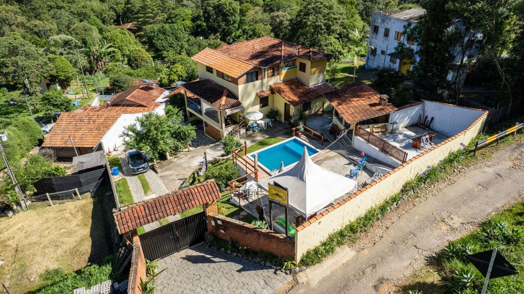 Hostel Yellow House Mg Itamonte Exterior photo